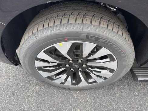 New 2025 Ford Expedition Max Platinum w/ Platinum Ultimate Package image 15