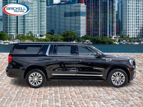 Used 2024 GMC Yukon XL Denali RWD image 4