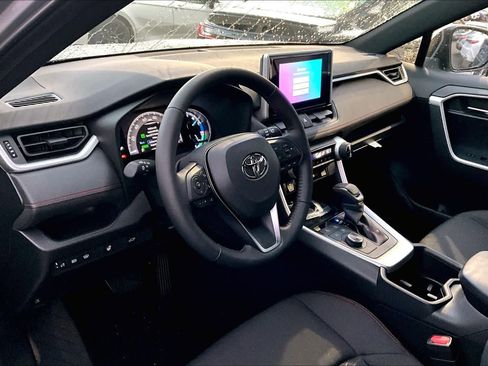 New 2025 Toyota RAV4 SE image 8