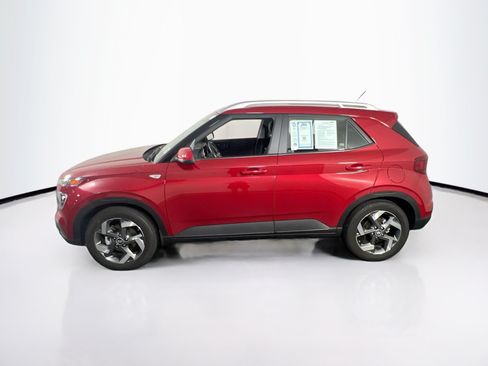 Used 2023 Hyundai Venue Limited FWD image 8