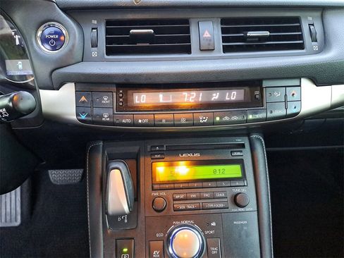 Used 2014 Lexus CT 200h image 21