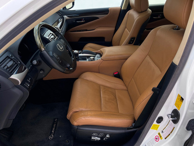 Used 2013 Lexus LS 460 AWD w/ Comfort Pkg image 11