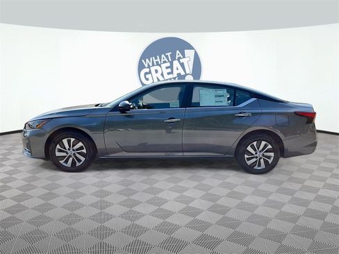 Used 2025 Nissan Altima 2.5 S image 4