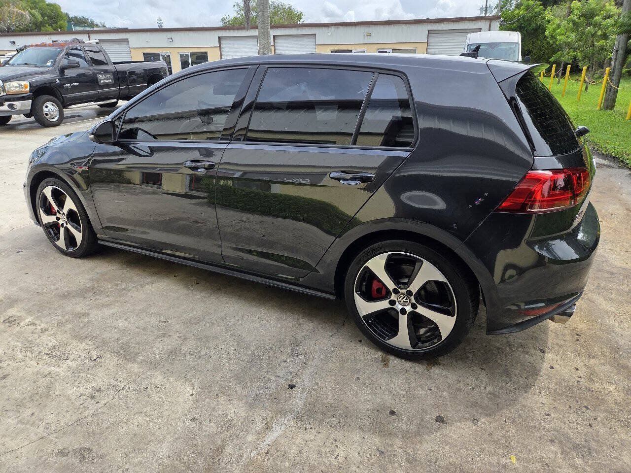 Used 2017 Volkswagen GTI SE FWD image 4