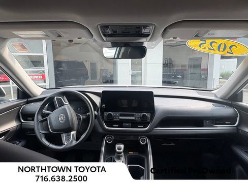 Used 2025 Toyota Grand Highlander AWD image 18