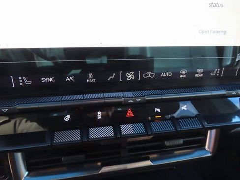 Used 2024 GMC Hummer EV 3X w/ LPO, Illumination Package image 36