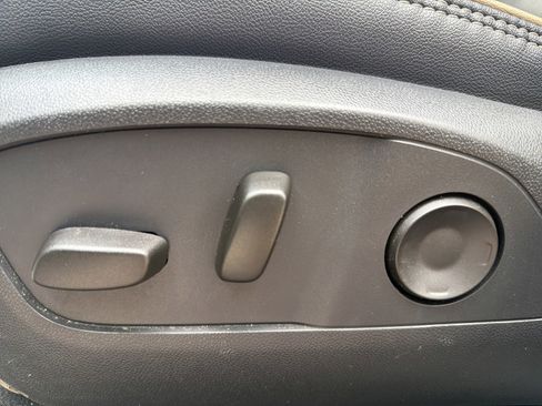 Used 2025 Chevrolet Traverse High Country image 15