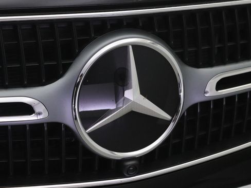 Used 2025 Mercedes-Benz GLC 350e 4MATIC image 26