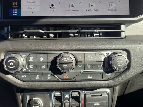 New 2025 Jeep Gladiator Willys image 18