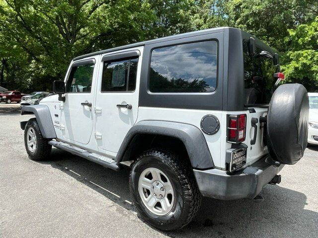 Used 2017 Jeep Wrangler Unlimited Sport w/ Mopar Black Appearance Group AWD/4WD image 6