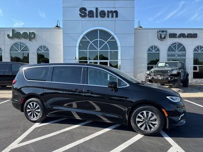 Used 2024 Chrysler Pacifica Limited
