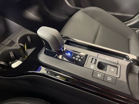 Certified 2024 Toyota Prius XLE image 22