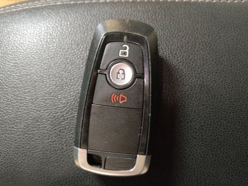 Used 2020 Ford Escape SE image 32