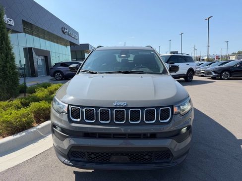 Used 2023 Jeep Compass Latitude AWD/4WD image 6