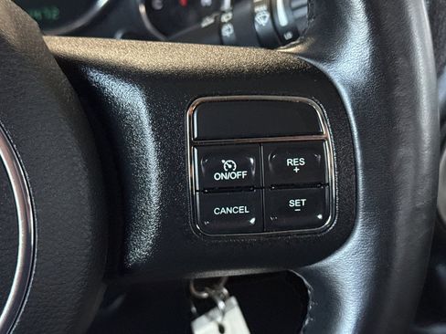 Used 2013 Jeep Wrangler Unlimited Sahara w/ Connectivity Group AWD/4WD image 34