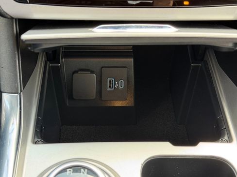 Used 2022 Ford Explorer XLT w/ Equipment Group 202A AWD/4WD image 14