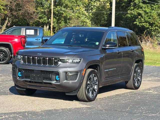 Used 2024 Jeep Grand Cherokee Overland w/ Advanced Protech Group III AWD/4WD image 32