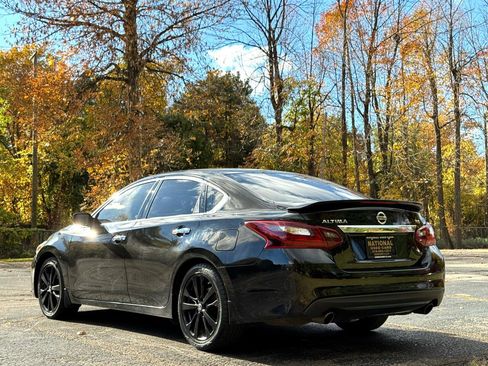 Used 2017 Nissan Altima 2.5 SR w/ Midnight Edition Package FWD image 5