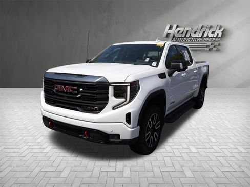 Used 2023 GMC Sierra 1500 AT4 w/ AT4 Premium Package AWD/4WD image 5