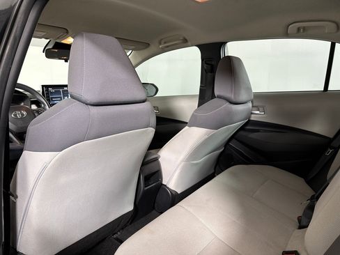 Used 2021 Toyota Corolla LE image 32