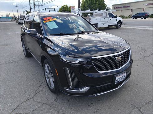 Used 2020 Cadillac XT6 Premium Luxury FWD image 2