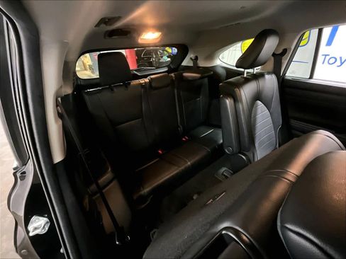 Used 2023 Toyota Highlander XLE image 17