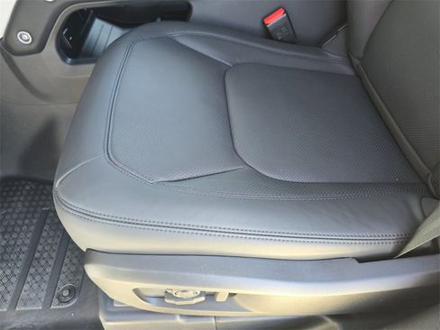 New 2025 Land Rover Defender 110 X-Dynamic SE image 29