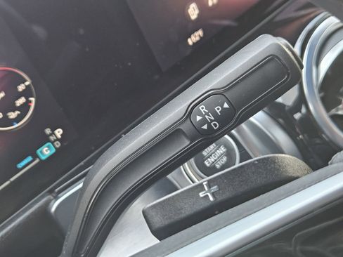 Used 2025 Mercedes-Benz GLB 250 4MATIC image 31