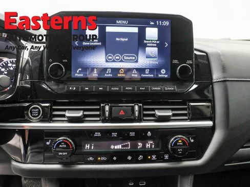 Used 2023 Nissan Pathfinder SL image 12