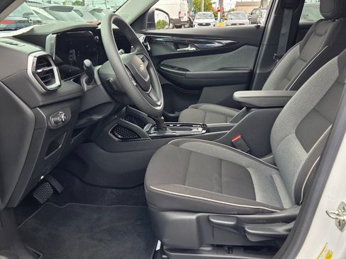 Used 2024 Chevrolet TrailBlazer LS w/ LS Convenience Package FWD image 5