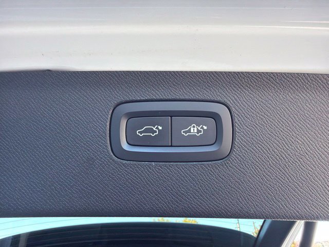 Used 2023 Volvo XC90 B5 Plus AWD/4WD image 8