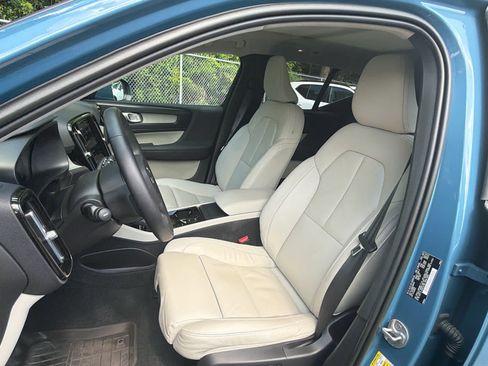 Certified 2023 Volvo XC40 B5 Plus w/ Climate Package AWD/4WD image 24
