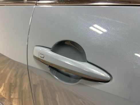 Used 2025 Nissan Sentra SR w/ SR Premium Package FWD image 18