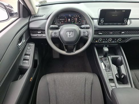 Used 2025 Honda Accord SE image 11