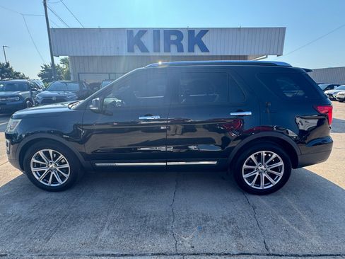 Used 2017 Ford Explorer Limited FWD image 2