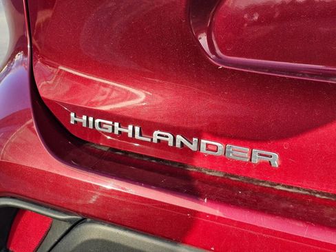 Used 2022 Toyota Highlander XLE image 17