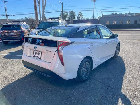 Used 2017 Toyota Prius Two w/ Carpet Mat Package image 5