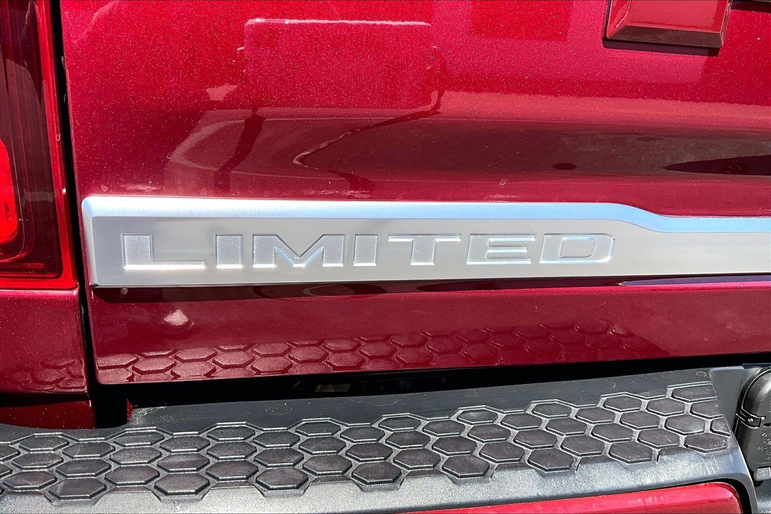 Used 2018 RAM 1500 Limited RWD image 33