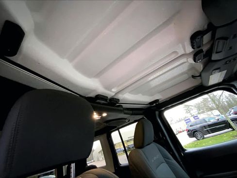 Used 2021 Jeep Wrangler Unlimited Sahara w/ LED Lighting Group image 12