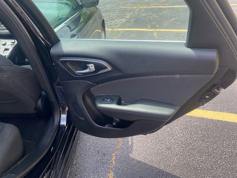 Used 2016 Chrysler 200 Limited w/ Convenience Group image 19