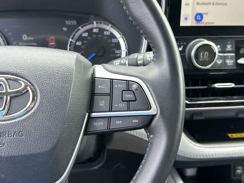 Used 2023 Toyota Highlander XLE AWD/4WD image 10