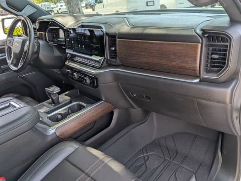 Used 2022 Chevrolet Silverado 1500 High Country w/ High Country Premium Package AWD/4WD image 18