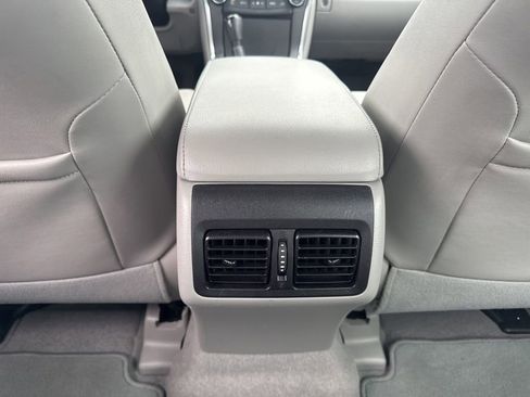 Used 2017 Toyota Camry Hybrid image 21