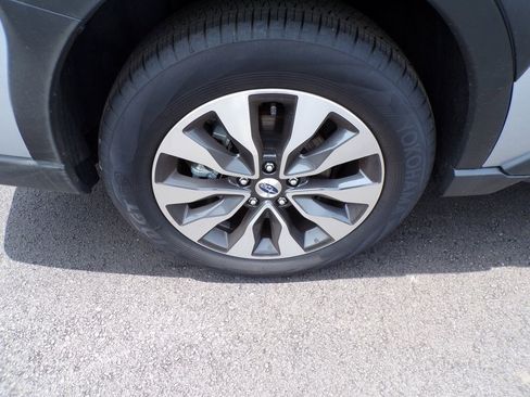 Certified 2025 Subaru Outback Limited image 8