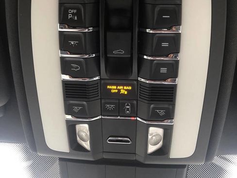 Used 2017 Porsche Cayenne S Platinum image 20