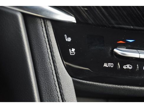 Used 2025 Cadillac XT6 Premium Luxury image 39