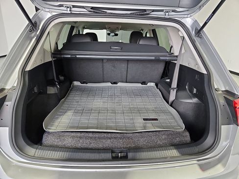 Certified 2023 Volkswagen Tiguan SE FWD image 12