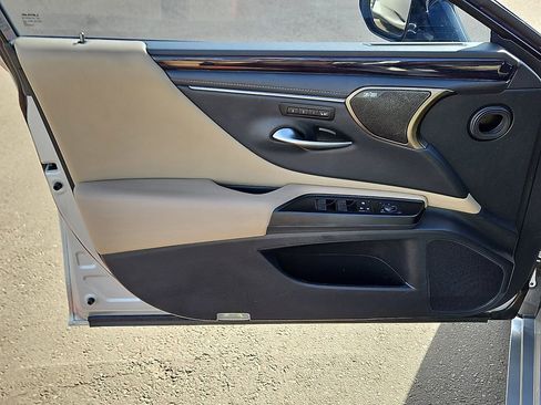 Used 2019 Lexus ES 350 Ultra Luxury w/ Accessory Package image 14