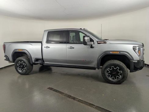 Used 2025 GMC Sierra 2500 AT4X image 8