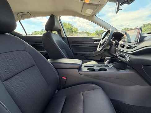 Used 2025 Nissan Altima 2.5 SV FWD image 14